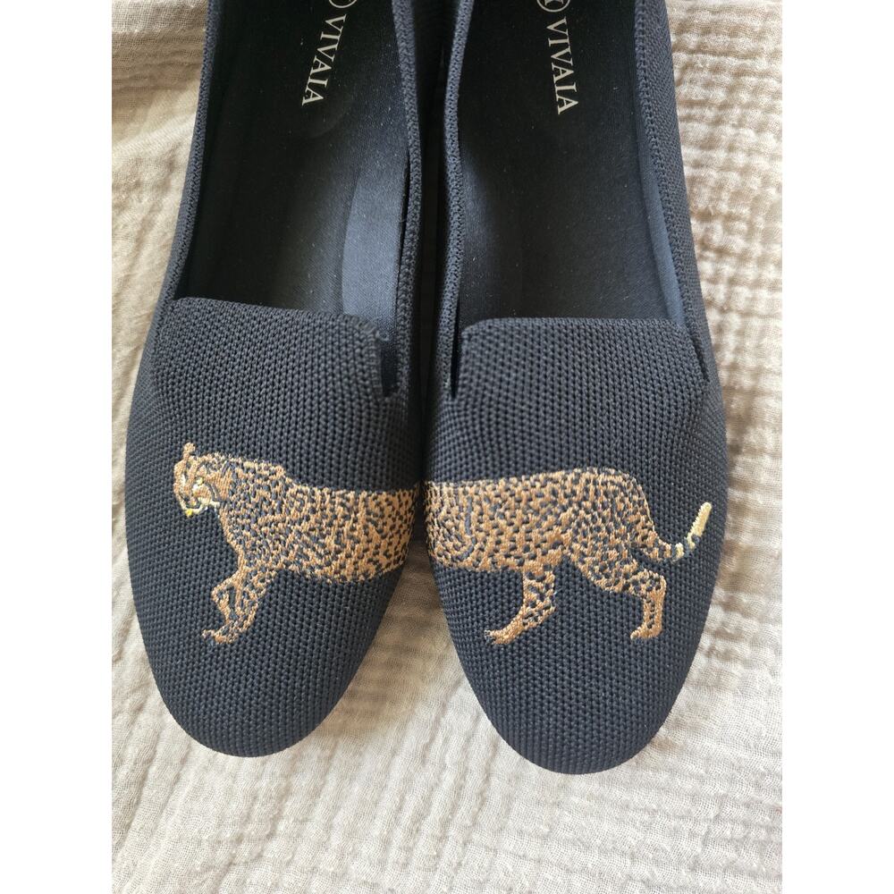 Vivaia Audrey Round-Toe Embroidered Loafer Black Cheetah Size 8.5 cat comfort